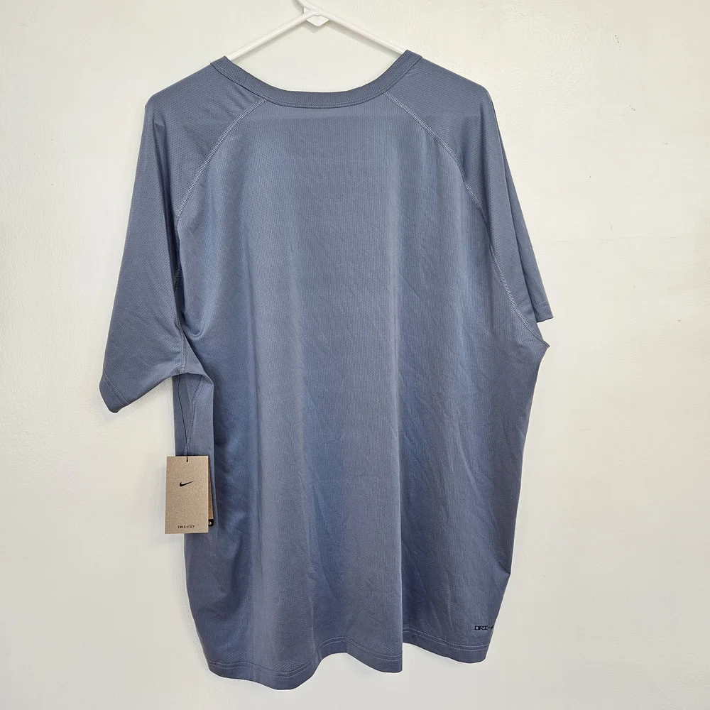 Nike Men's Gray Short Sleeve Tee